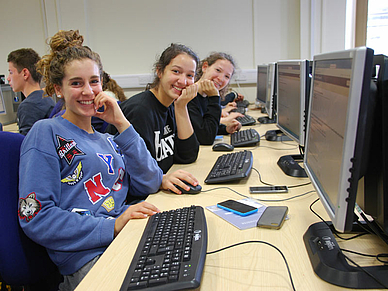 Uhterricht im Computerraum, Englisch Sprachschule Chester