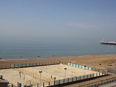 Beachvolleyball in Brighton, Englisch Sprachferien für Schüler