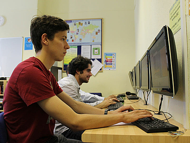 Computerplätze in der Sprachschule Chester