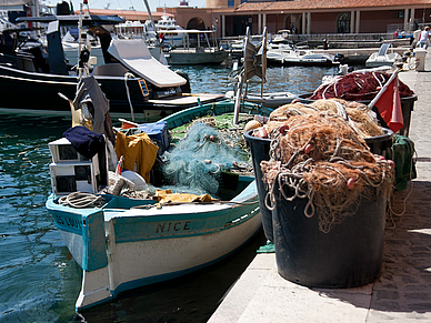 Fischerboot in Nizza, Französisch Sprachreisen für Erwachsene