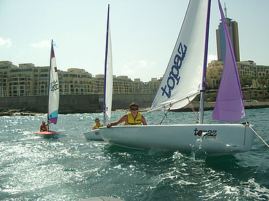 Segeln in St. Julians, Englisch Sprachferien für Teenager Malta