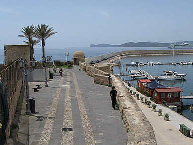 Hafen und Promenade von Alghero, Italienisch Sprachreisen für Erwachsene