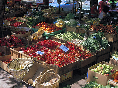 Marktstand mit frischem Obst & Gemüse, Spanisch Sprachreisen für Erwachsene