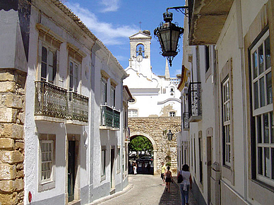 Gässchen in Faro, Portugiesisch Sprachreisen für Erwachsene Portugal