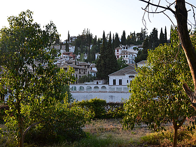 Wohnhäuser in Granada, Spanisch Sprachreisen für Erwachsene Spanien