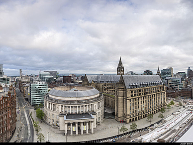 St. Peter's Square, Sprachreisen für Erwachsene Manchester