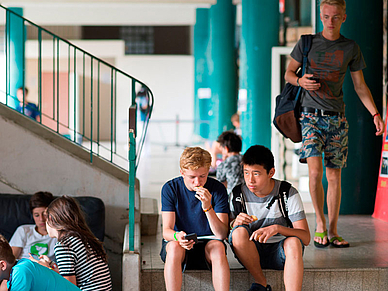 Pause, Französisch Schüler Sprachreise Antibes