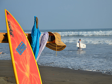 Surfen in Playa Jacó, Spanisch Sprachreisen für Erwachsene Costa Rica