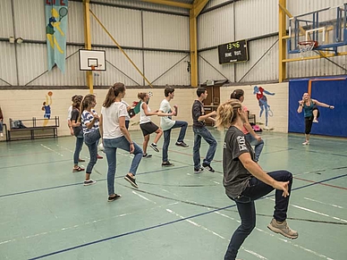 Zumba in der Sporthalle der Englisch Sprachschule in Dublin