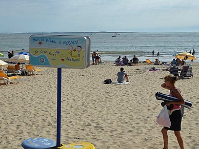 Zu deutsch: Am Strand wird kein Müll hinterlassen!